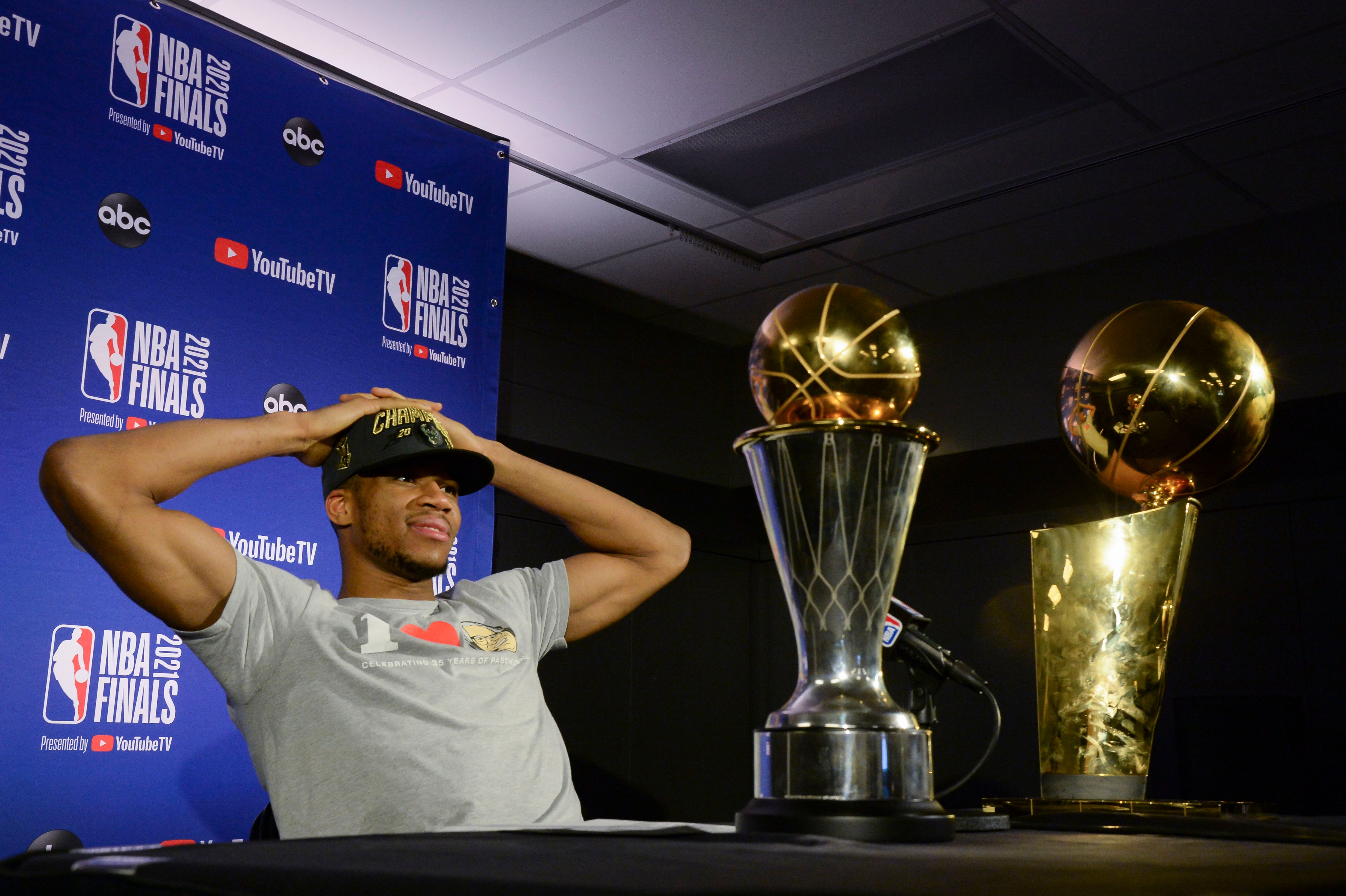 九游游戏旧版本刚刚！风云突变深圳男篮今夜防线松动密尔沃基雄鹿门线救险，孟菲斯灰熊冲刺阶段伤情更新的简单介绍